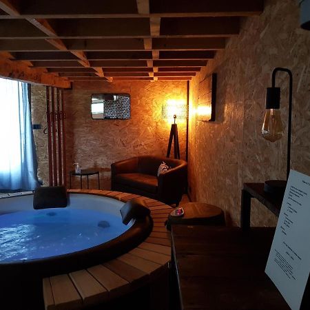 Au Soleil Vert - Chambre De Charme Avec Spa Et Sauna Prives Zeggers-Cappel Dış mekan fotoğraf