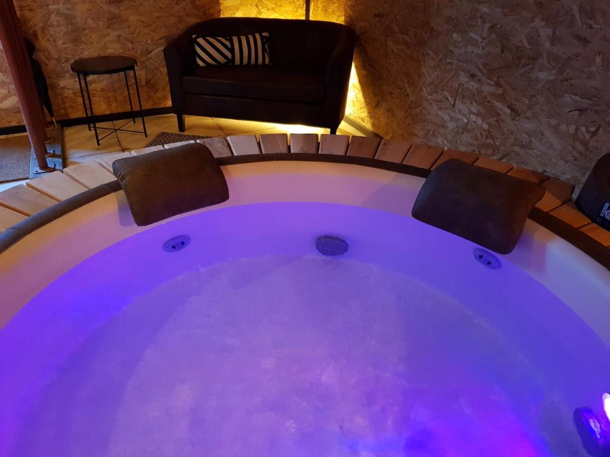 Au Soleil Vert - Chambre De Charme Avec Spa Et Sauna Prives Zeggers-Cappel Dış mekan fotoğraf